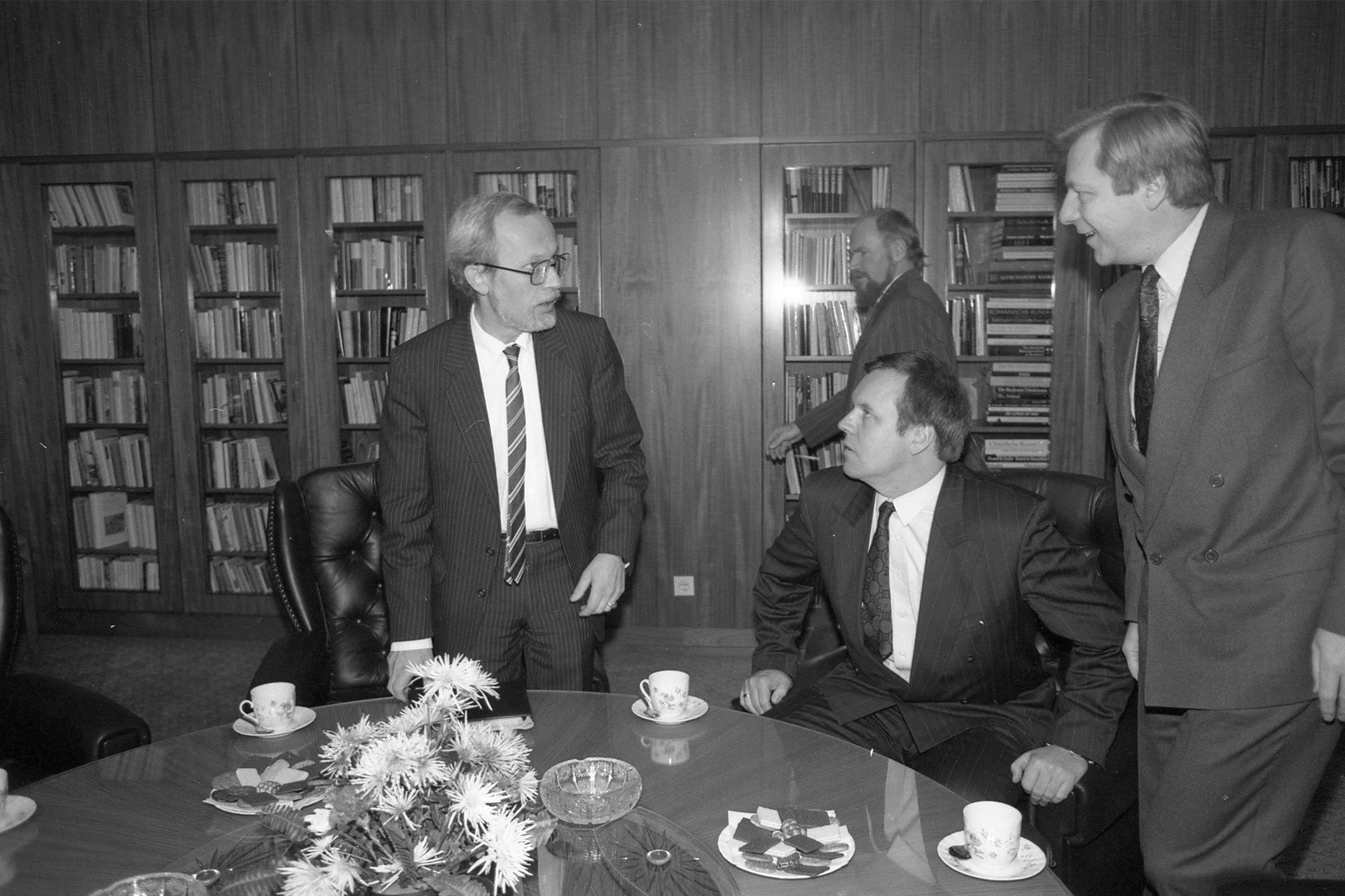 Lothar de Maizère, Eberhard Diepgen und Volker Rühe im Gespräch