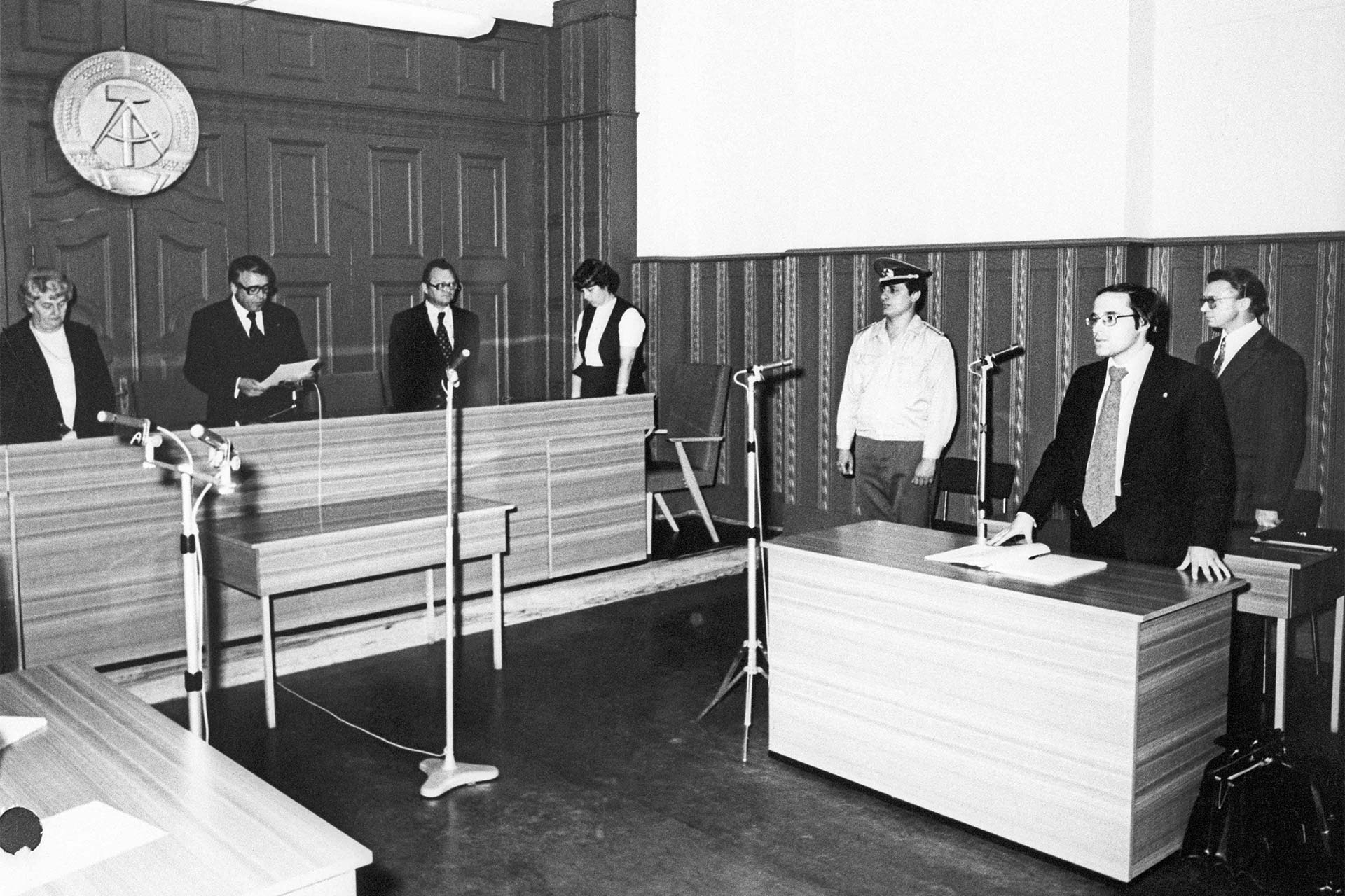 Gregor Gysi als Anwalt in Gerichtsverfahren