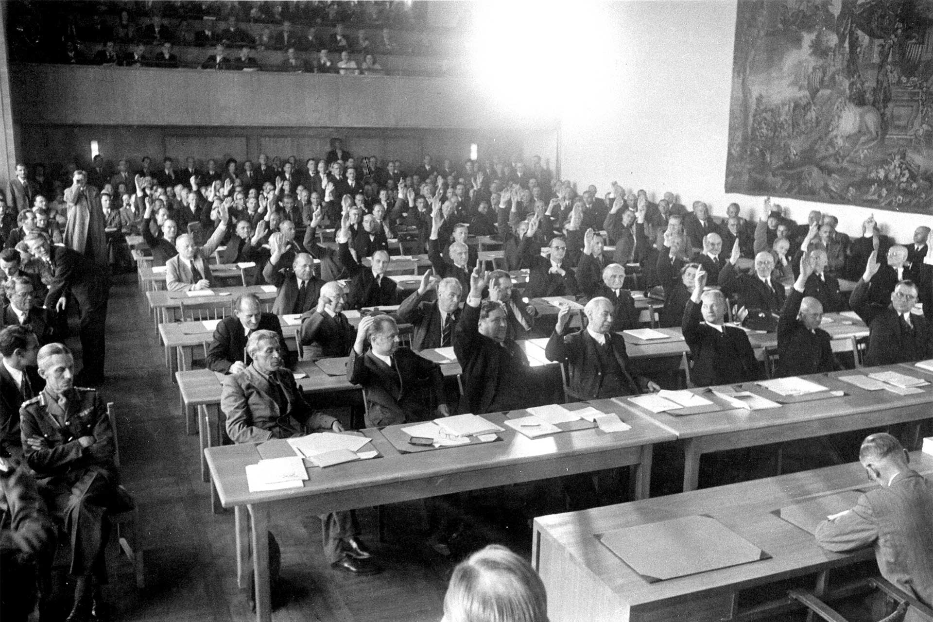 Abstimmung während einer Sitzung des Parlamentarischen Rates